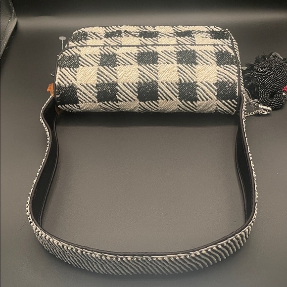 VIRAL Black and White Checkered Beaded Bag w/Swan Charm Handmade in India NWT - Picture 4 of 10